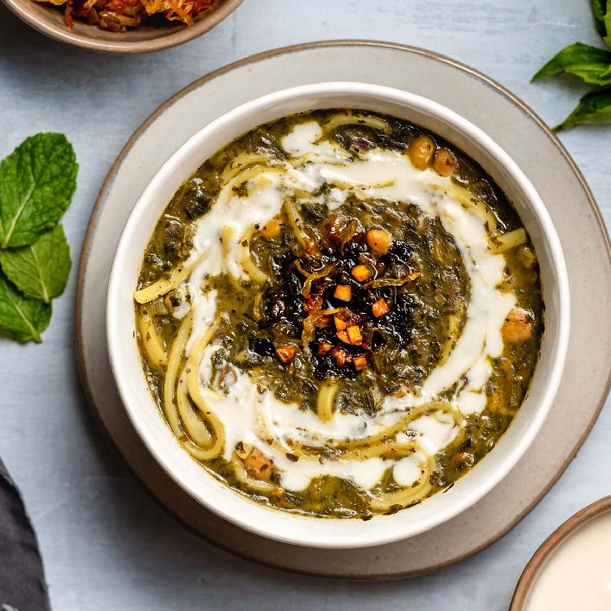 آموزش پخت آش رشته در دیزی سنگی
